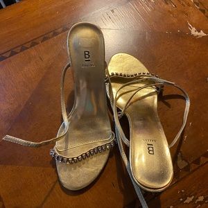 Bakers gold strap heel w/ jewel accent